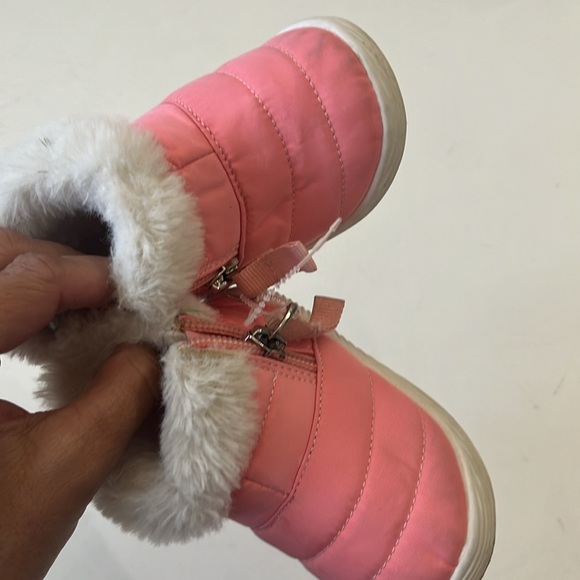 Cute pink fuzzy winter boots - Picture 3 of 3